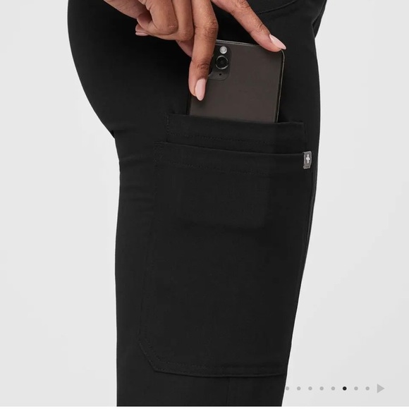 Figs Black Kade scrub Cargo pants size Large tall. NWT. - Picture 5 of 6